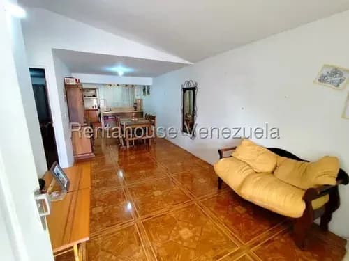 Naudy Escalona & Maribel Morillo Asesores Inmobiliarios De Rentahouse Venden Amplia Y Acogedora Casa En Urb Yucatan Al Norte De Barquisimeto 26-15666 Lara