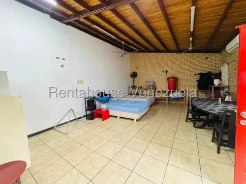 Amplio Local Comercial En Alquiler En Nueva Segovia Barquisimeto, Cód. 26-10159, Julio Martínez, Ideal Para Desarrollar Cualquier Actividad Comercial.