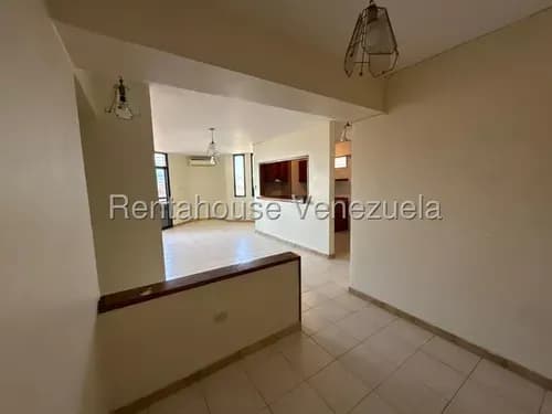 Nataly Zambrano* 26-18488 Hermoso Amplio Y Al Este De La Ciudad Esta Este Apartamento (1 Nivel) En Alquiler