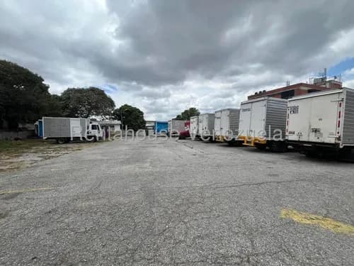 26-16862 Espacio Ideal Para Estacionamiento De Vehículos De Carga O Livianos. Boleíta Norte