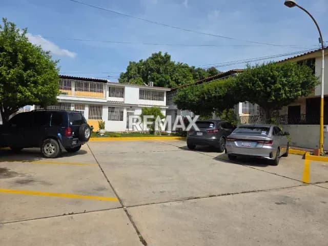 TOWNHOUSE EN ALQUILER EN VILLA COLONIA, LA LIMPIA, ZONA OESTE