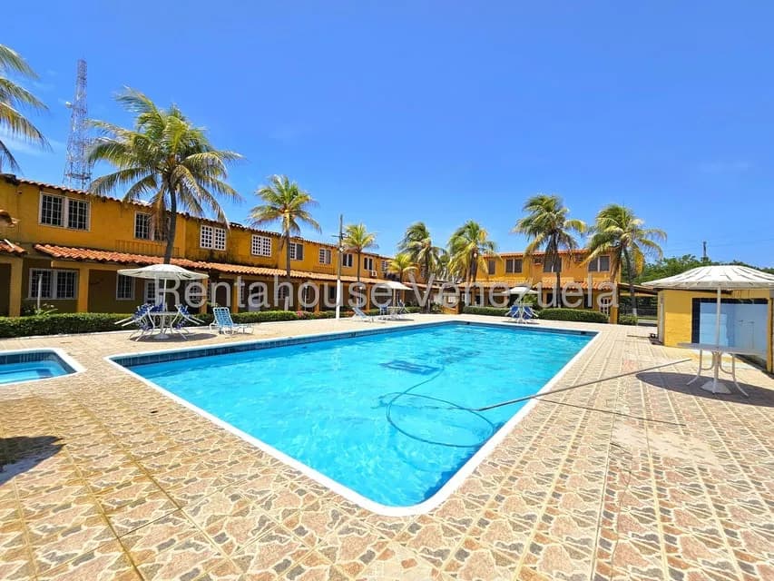 Townhouse (Duplex) en Venta en Tucacas, Falcon