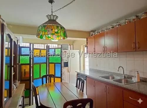 Kc.g #26-13389 Se Vende Casa Exclusividad Y Confort En El Corazón De Los Altos Mirandinos Llano Alto Específicamente En El Conjunto Residencial Los Jardines