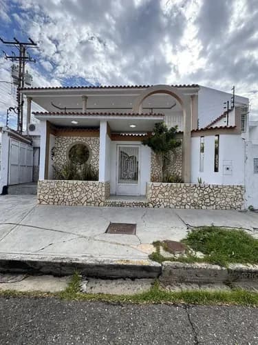 Espectacular Casa En Venta Amoblada Con Local Comercial San Diego