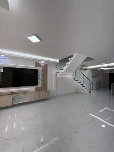 En Venta Moderno Y Exclusivo Tonwhouse En Urb Manantial, Naguanagua. Rg. Seguridad Garantizada, Fácil Acceso A La Autopista, Pozo De Agua, Patio Techado Y Hermoso Acabados.