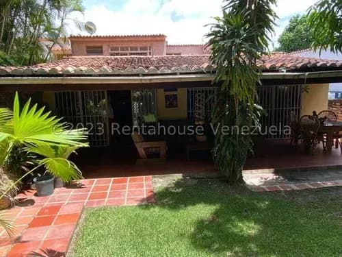 Agp Casa En Venta En El Cafetal, En Calle Terraza, Terraza Con Jardín, Agua Constante 26-17720