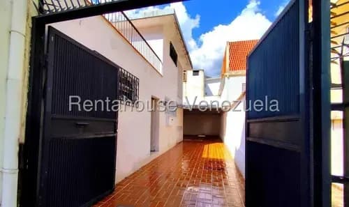 En Venta Casa En Los Chorros. Mbf ¡100% A Remodelar!