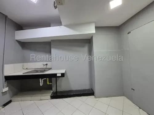 Amplio Local En Alquiler En Cc Las Américas Aragua 26-7247 Irrr