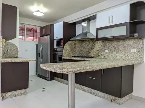 Townhouse En Mañongo Resd Villa Menhir Con Planta 100 Y Pozo