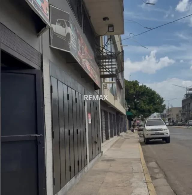 Amplio Local Comercial a pie de Av Ayacucho y Boyaca