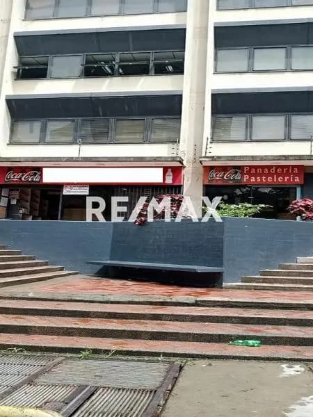 Alquiler. Local Comercial. La Urbina. Caracas