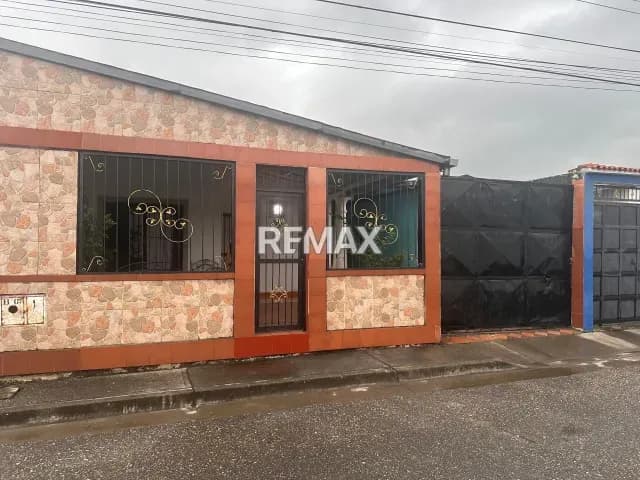 VENDO CASA EN PRADOS DEL SOL