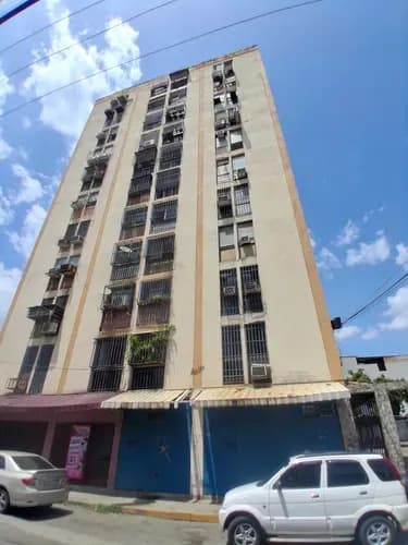Se Alquila Apto En Centro De Maracay, Av Bolivar