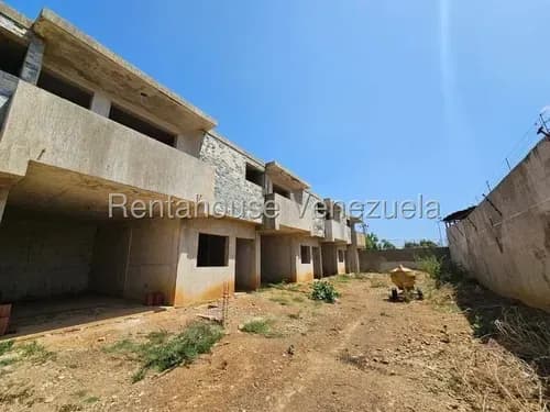 Casa En Gris En Venta En Conjunto Privado Cerca De La Av. Ramon Antonio Medina # 26-20234