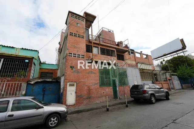 Edificio Industrial y Fondo de Comercio en Venta