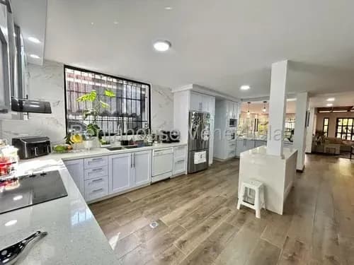 Tg Excelente Casa-quinta En Venta En Los Pomelos, En Calle Cerrada, Amplio Jardín 26-15377