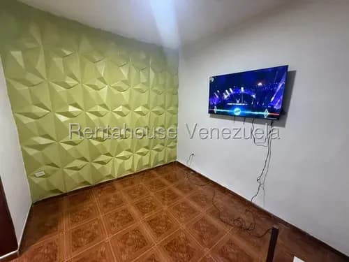Casa En Venta En Guaicaipuro Semiremodelada En Excelentes Condiciones Oportunidad / Rf