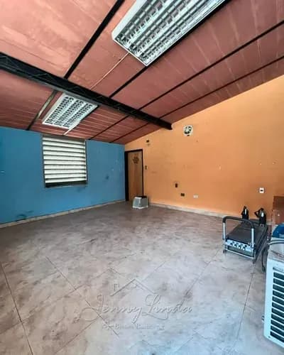Aceptan Bolivares Alquiler Local Calle San Ignacio, Cruce Con Av. Los Cedros Maracay
