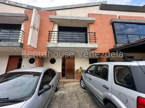 Rentahouse Te Ofrece En Venta Townhouse En La Urbanización Manatial 25-5526 Sp
