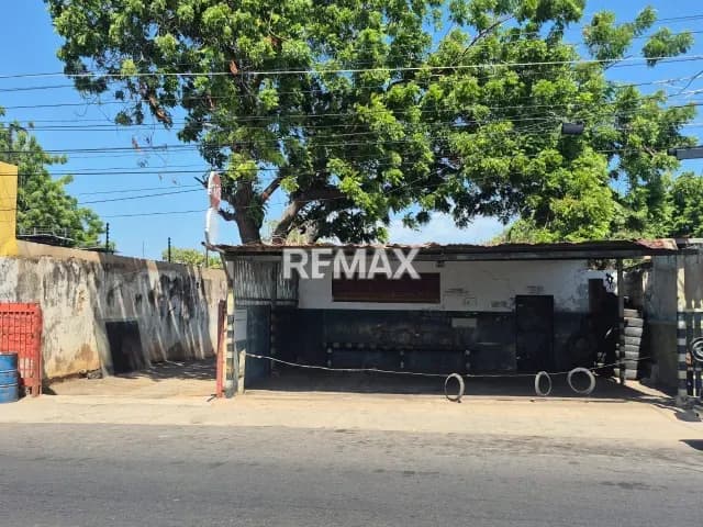 Terreno con casa Sector Altos de Jalisco