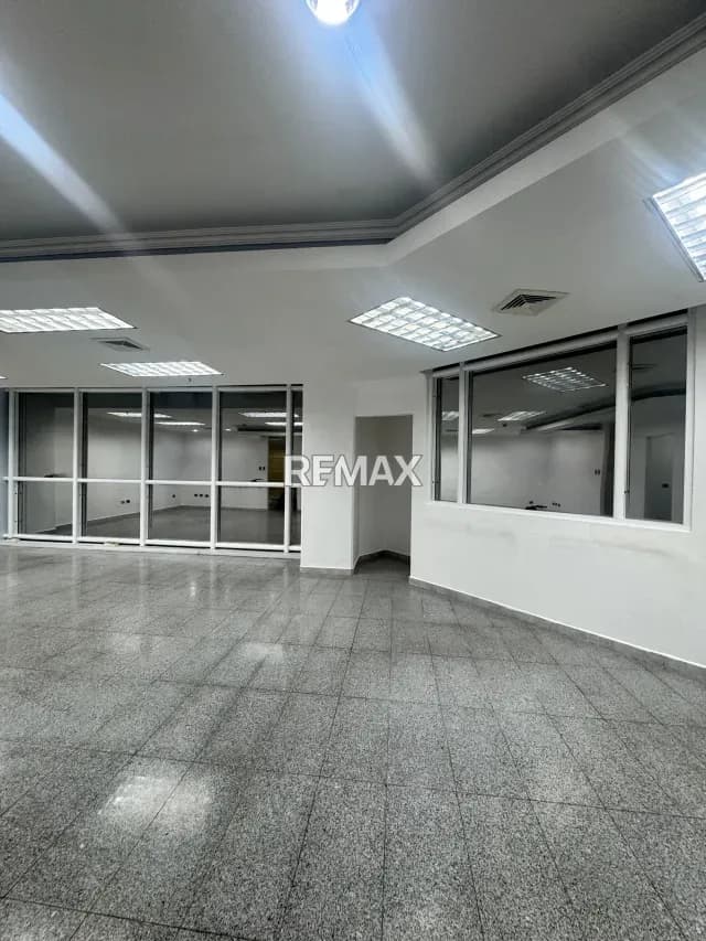 Se Alquila Oficina Ejecutiva en el Centro Empresarial Lecheria