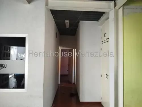 Rentahouse Del Este Vende Amplio Lcal Comercial En Centro De Barquisimeto, Ideal Para Taller Mecánico, Cód, 26-9530, Con Estructura Que Puede Adecuarse A Oficina.