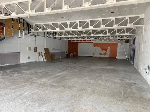 Alquilo Local Comercial 870m