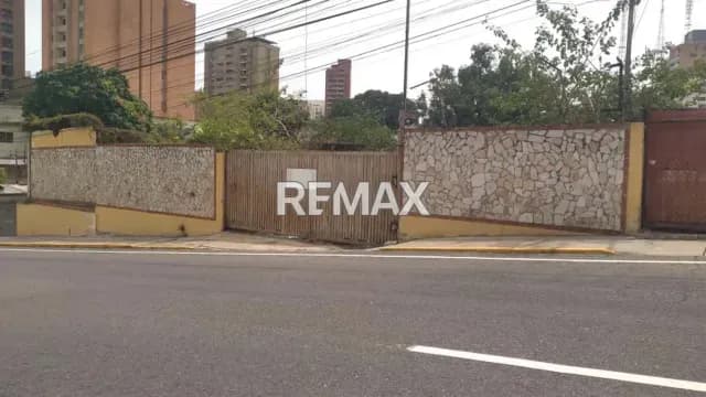 Terreno en la calle 67 Cecilio Acosta