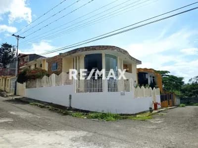 SE ALQUILA CASA EN URB BAJUMBAL , BARRIO SUCRE