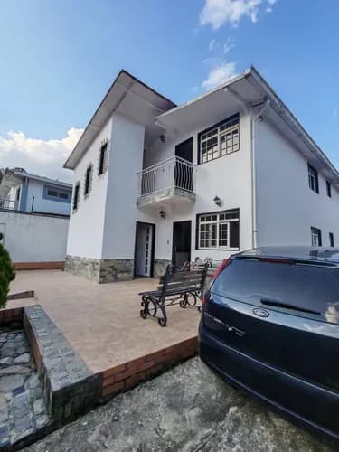 Dos Casas Iguales En Un Solo Precio, Cada Casa Tiene 4 Habitaciones, 3 Baños, Sala Comedor, Cocina Empotrada, Estacionamiento Para 3 Carros, Bello Jardín, Tanque De Agua De 25,000, Para Quien Tiene Un