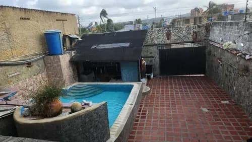 Posada Turistica El Rincon De Las Tinajas (chichiriviche) Alta Clientela 400 M2 Cuenta Con 9 Habitaciones Con Baños * 3 Hab. Matrimoniales * 2 Hab 3 Personas * 1 Hab 4 Personas * 1 Hab 6 Perso