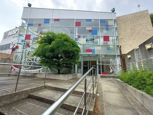 237755 En Venta Edificación Comercial De 3 Niveles En Av. Cuatricentenaria Fp
