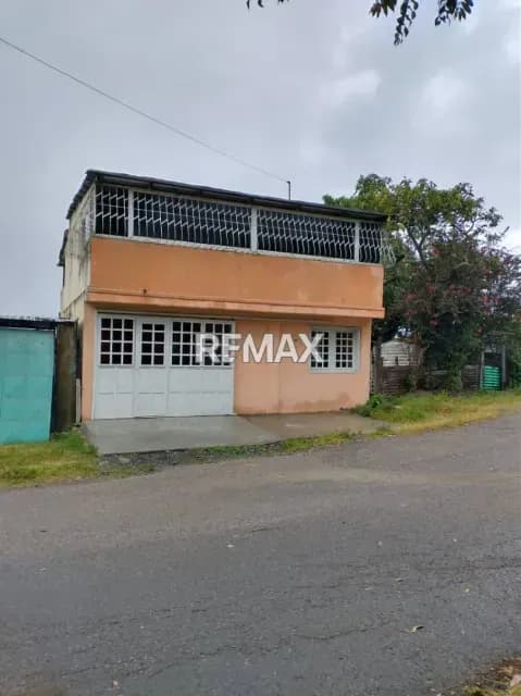 VENTA CASA DE 2 PLANTAS EN CUBIRO