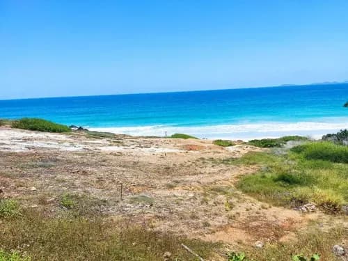 Parcela De Terreno Frente Al Mar, Dentro De La Urbanización Puerto Real,
