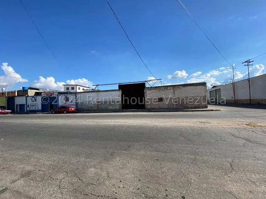 Comercial (Galpon - Deposito) en Alquiler en Zona Industrial 1, Lara
