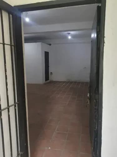 Se Alquila Local, Calle Rivas De Guatire - Edo. Miranda