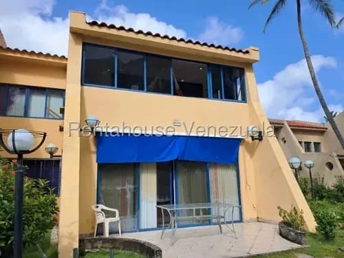 Julio Latouche 26-14909 Townhouse En Venta Caribean Suites Tucacas Falcon, Amplio Cómodo, Tanque De Agua Subterráneo, Planta Eléctrica 100%.