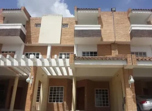 Sl. Townhouse Urb. Trigal Norte Res. Monte Plata, Valencia Edo. Carabobo