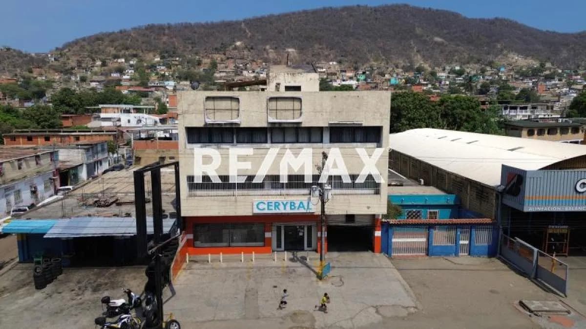 EN VENTA DE OPORTUNIDAD EDIFICIO COMERCIAL-RESIDENCIAL UBICADO EN EL SECTOR SIERRA MAESTRA-PLC