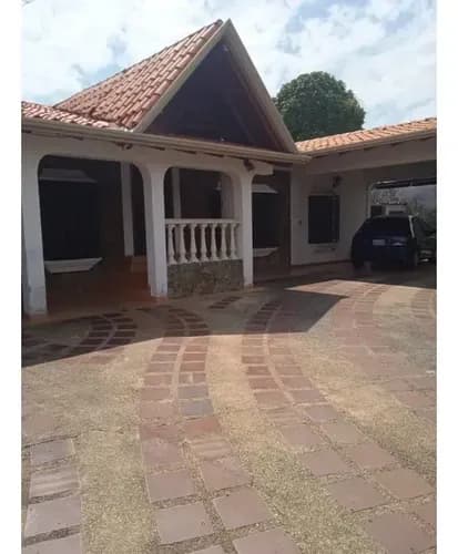 Casa De 770 M² En Alto Barinas Norte Ve16-021ab-hurq