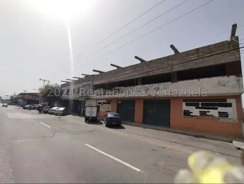 Excelente Edificacion Comercial De 2 Niveles, Con La Mejor Ubicacion De Todo San Joaquin, De Rapido Y Facil Acceso Y Ubicacion, Estructura Segura Con Paredes Super Reforzadas,