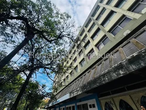 Renta House Del Este Vende Amplia Y Luminosa Oficina De 85mts En La Zona Más Estratégica De Barquisimeto; El Lienzo En Blanco Perfecto, Listo Para Ser Remodelado A Tu Gusto Y Transformar Tu Negocio