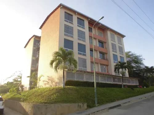 Alquilo Apartamento De 77 Mts. Tres Habitaciones Y Dos Baños. Conjunto Res. Terrazas Altos De San Pedro.
