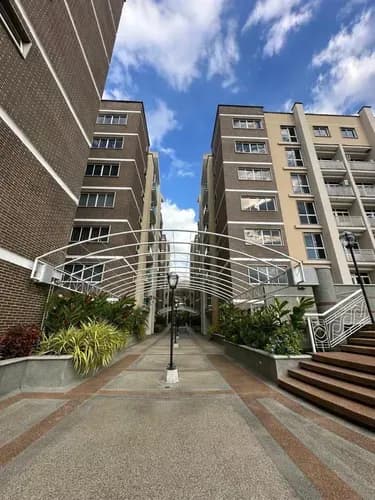 Apartamento En Venta El Trigal Res Titanium Suites Ls