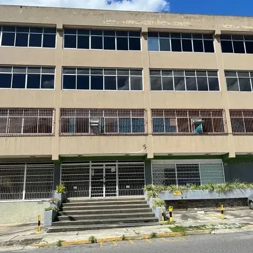 Edificio De Usos Industrial Y Comercial