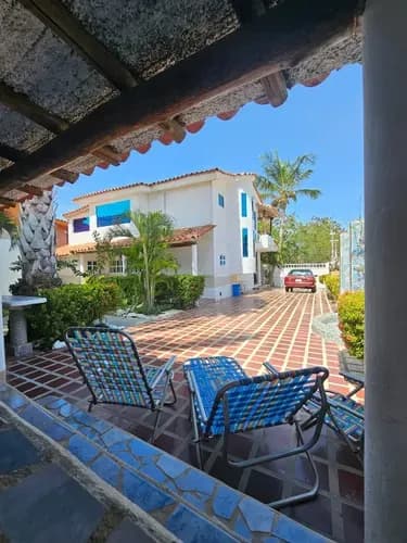 Margarita Playa Yaque Venta/casa - Posada/el Yaque Margarita/ 5h/7b/4pe +un Apto Completo 500m2 Ref 299.999 Negociable Mv