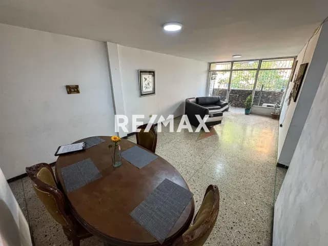 EN VENTA APARTAMENTO EN EL ESTE