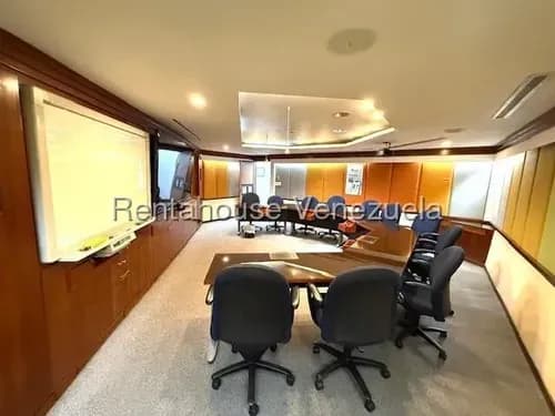 Agp Oficina En Venta En Los Cortijos De Lourdes, Totalmente Amoblada 26-10407