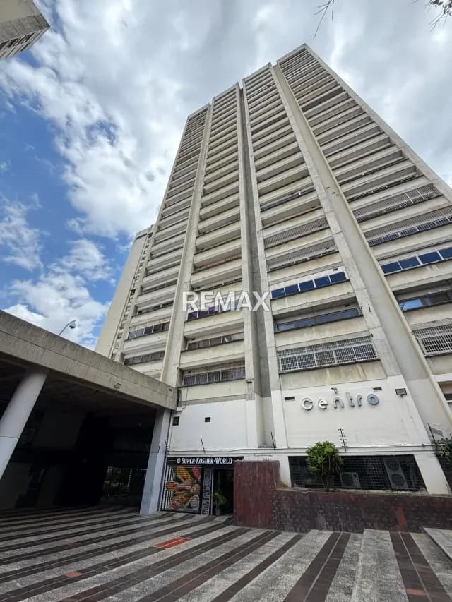 Venta de oficina comercial en el Centro Parque Boyacá de Los Dos Caminos