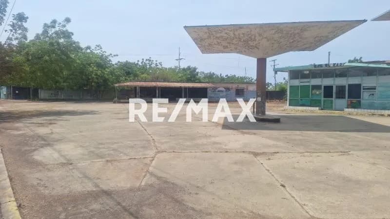 Terreno Antigua Estación de Servicio